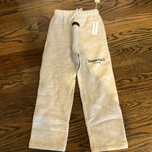 New with tags essentials fear of god sweatpants size 8